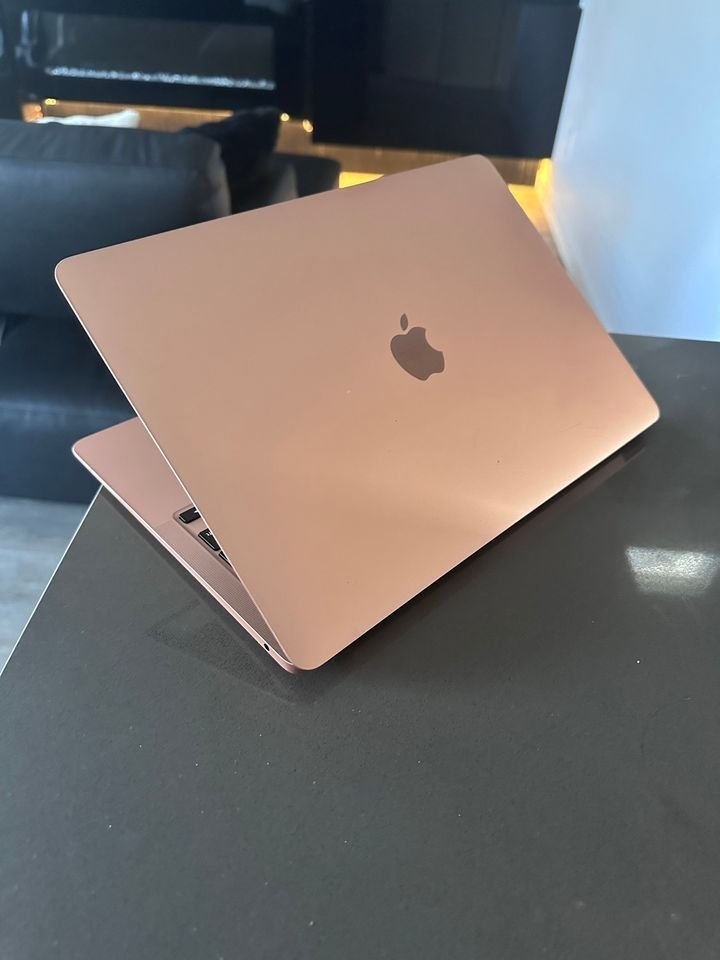 2020 Apple Macbook Air GOLD- M1 3.2 Ghz- 