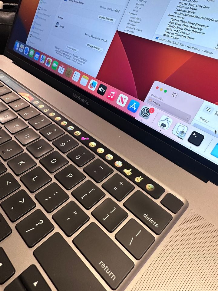2019 Apple Macbook Pro 15.4"- Intel i9 8 Core Touchbar/16GB/1TB/Radeon Pro 5500M