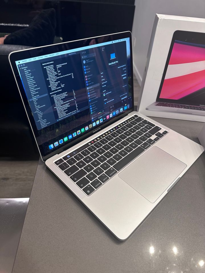 2022 Apple Macbook Pro- M2- Touchbar / 100% Battery