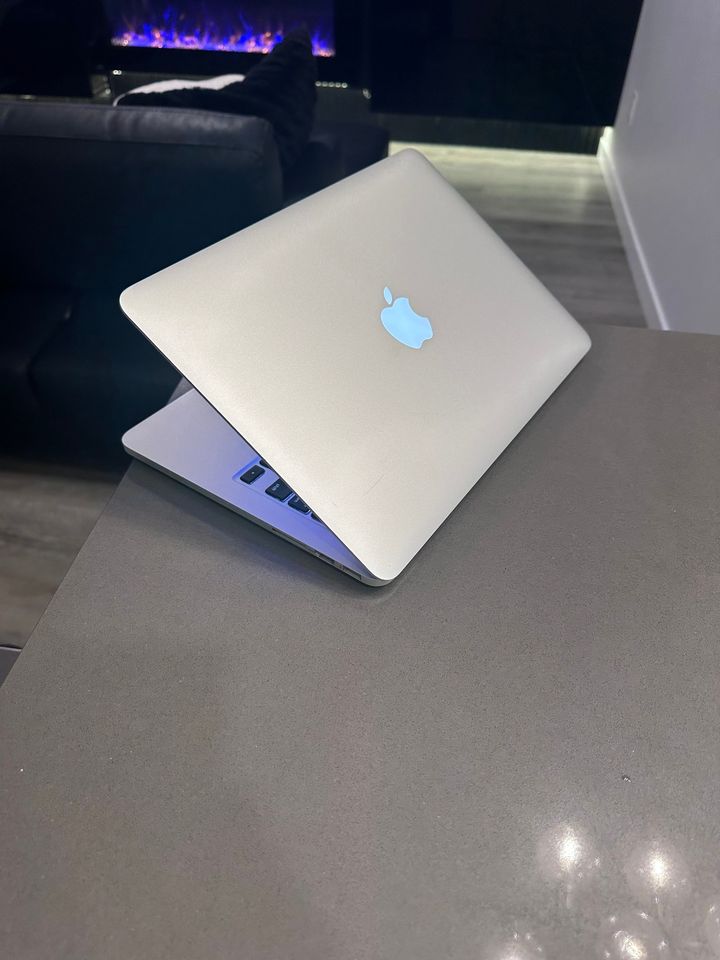 2015 Apple Macbook Pro Retina/Core i5 2.9Ghz /16GB/ Upgraded 512GB/$340
