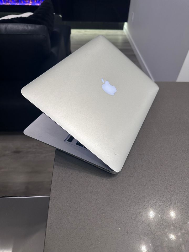 2015 Apple Macbook Air 13" /Intel Core i5/256 SSD