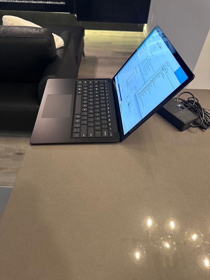 Microsoft Surface Laptop 4 13.5" Touchscreen- Core i7 QUAD 32GB RAM, 1TB SSD, Win 11