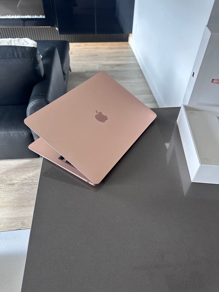 2020 Apple Macbook Air GOLD- M1 3.2 Ghz- 100% Battery + Box