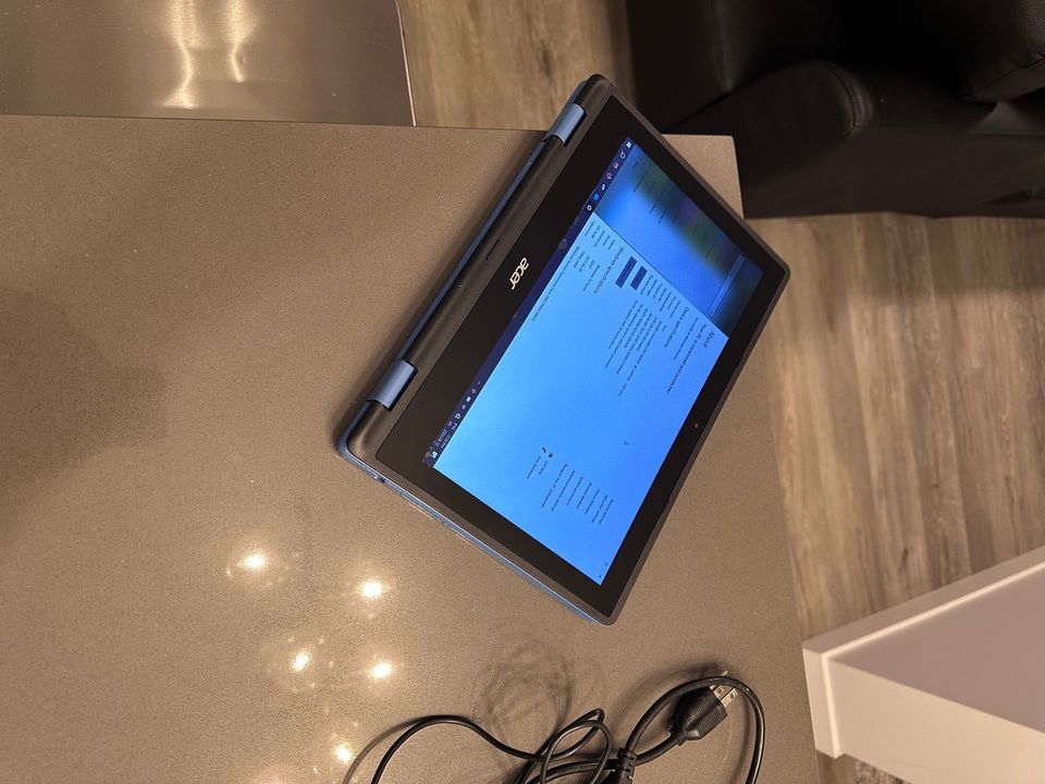 Acer Aspire R3 2 in 1 Touchscreen Laptop / 500 GB / Intel Dual Core