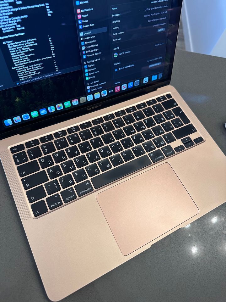 2020 Apple Macbook Air / 10th Gen QUAD Core i5 / 512GB/ GOLD 