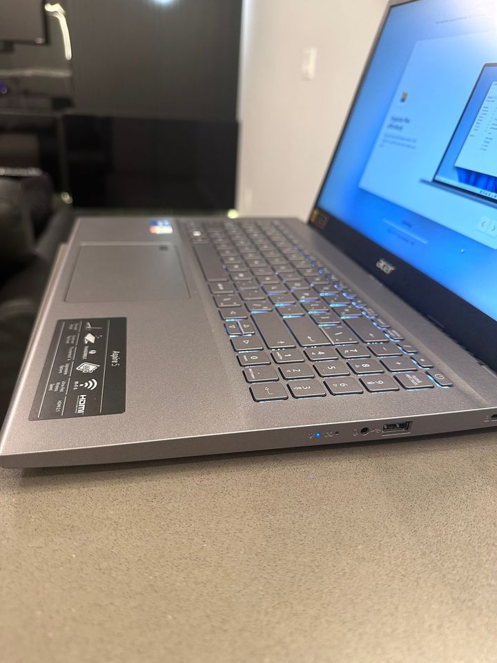 2022 Acer 15.6" Aluminum / Core i7 12 CORE/16 GB RAM/512 GB SSD/WIFI 6/Finger Scan