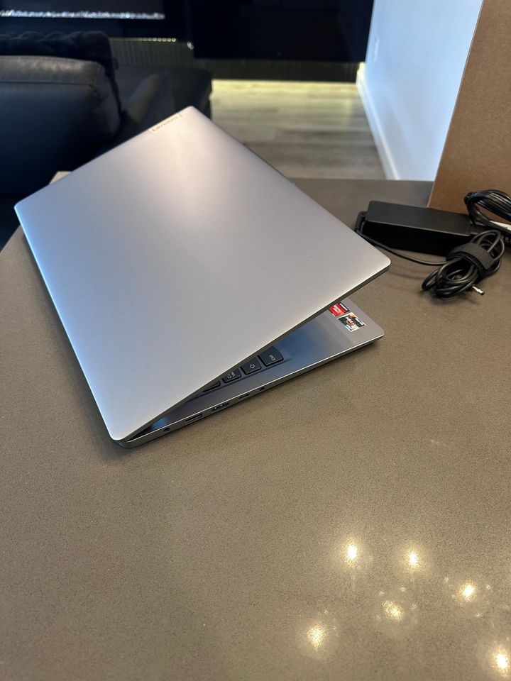 Mid 2023 Lenovo IdeaPad Slim 3 15.6" - AMD Ryzen 3 QUAD CORE- 8 GB RAM - 256 GB SSD - Windows 11 Home S 
