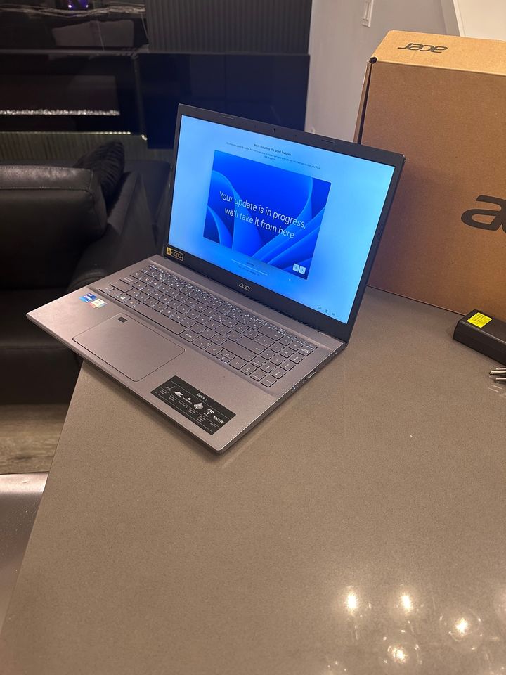 2022 Acer 15.6" Aluminum / Core i7 12 CORE/16 GB RAM/512 GB SSD/WIFI 6/Finger Scan