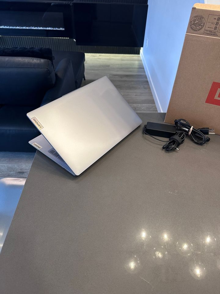 Mid 2023 Lenovo IdeaPad Slim 3 15.6" - AMD Ryzen 3 QUAD CORE- 8 GB RAM - 256 GB SSD - Windows 11 Home S 