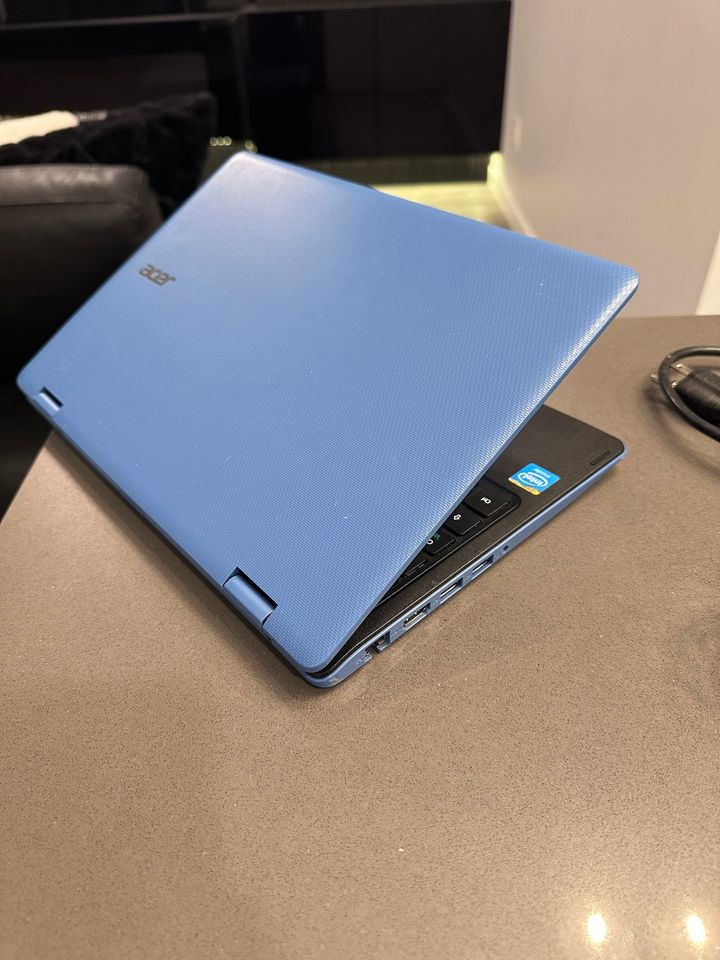 Acer Aspire R3 2 in 1 Touchscreen Laptop / 500 GB / Intel Dual Core