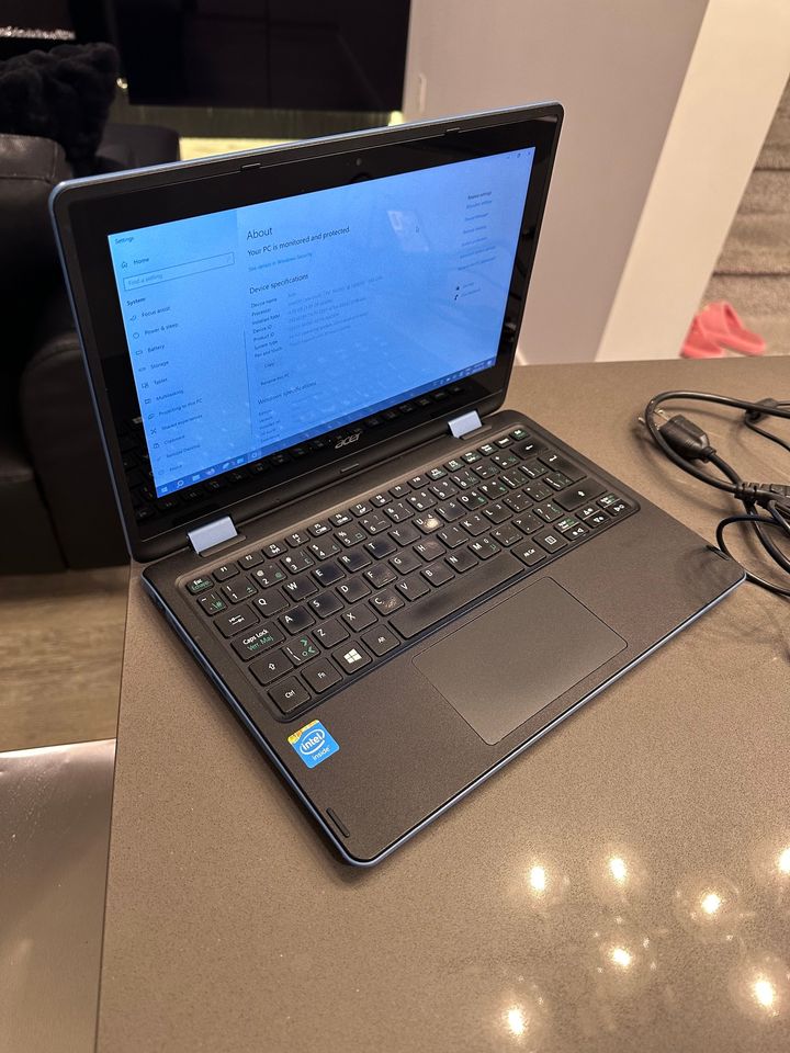 Acer Aspire R3 2 in 1 Touchscreen Laptop / 500 GB / Intel Dual Core