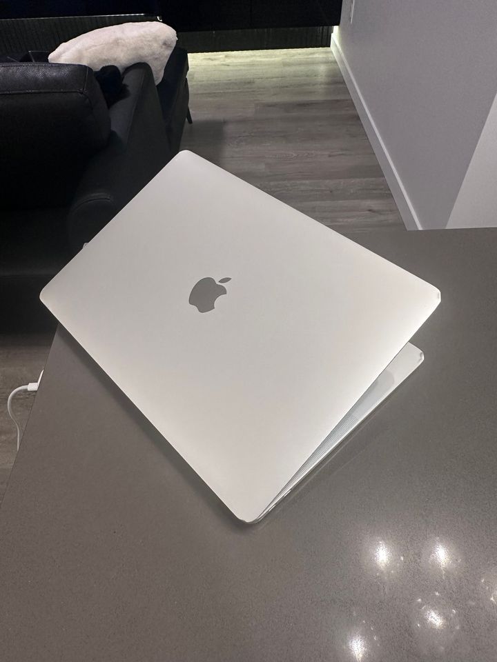 2020 Apple Macbook Air Retina/Intel Core i3- 128 GB-8 GB-Touch ID