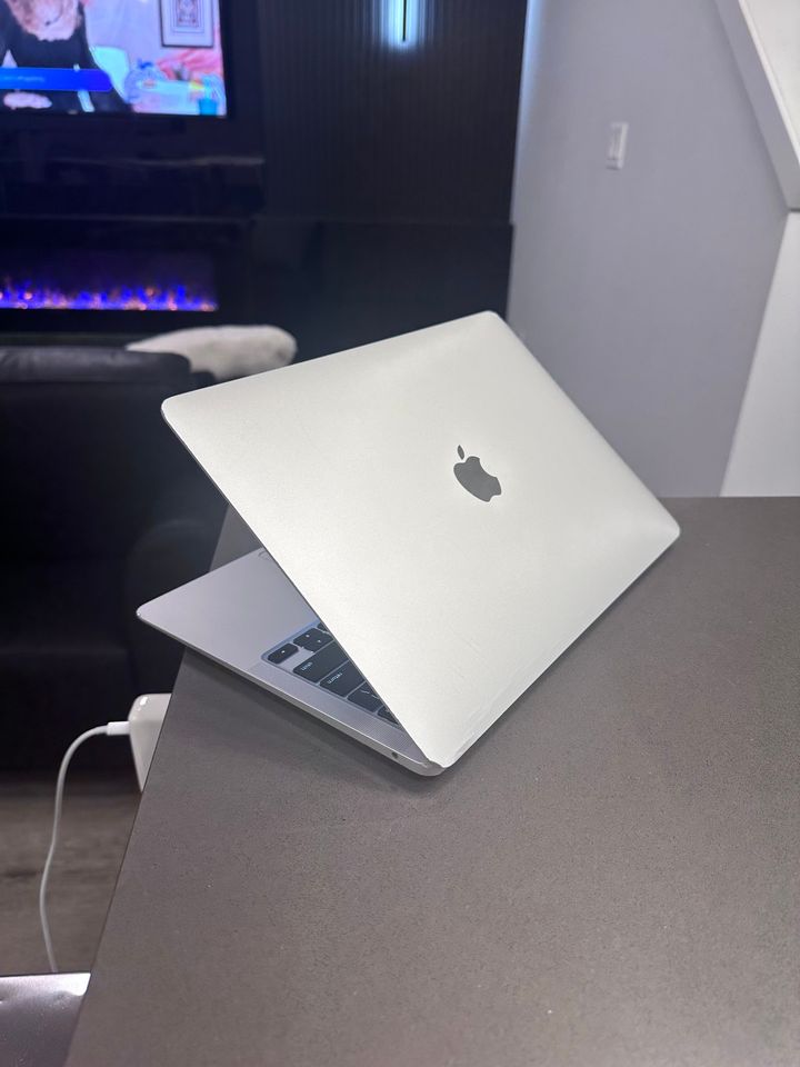 2020 Apple Macbook Air Retina/Intel Core i3- 128 GB-8 GB-Touch ID