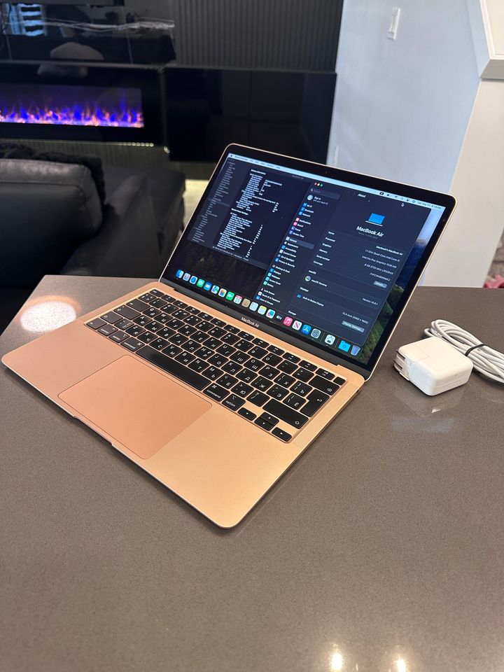 2020 Apple Macbook Air / 10th Gen QUAD Core i5 / 512GB/ GOLD 