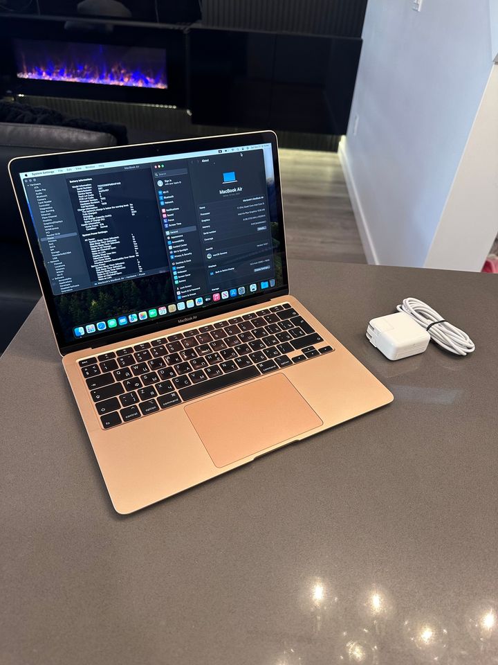 2020 Apple Macbook Air / 10th Gen QUAD Core i5 / 512GB/ GOLD 
