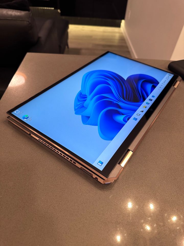 HP Spectre x360 15" 4K Touch Black/ Gold - Core i7 Quad Core - 16GB Ram- 512 SSD