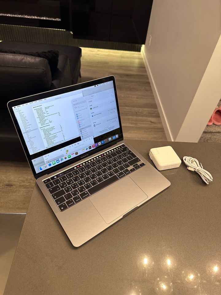 2022 Apple Macbook Pro- M2- Touchbar / 100% Battery