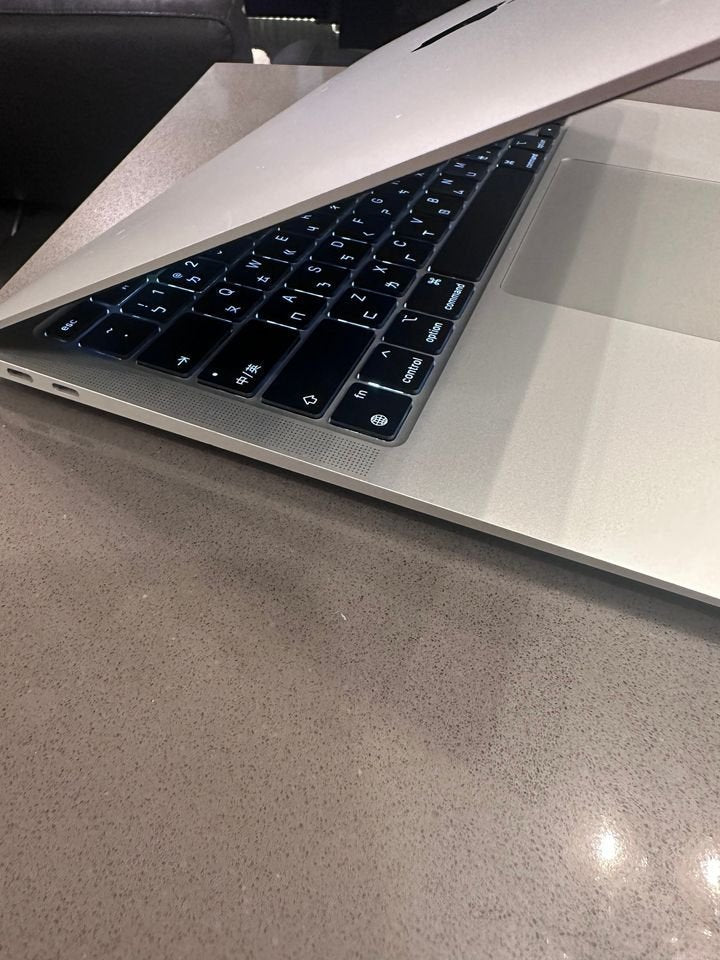 2020 Apple Macbook Air- M1/ English & Chinese (Zhuyin)Keyboard $650