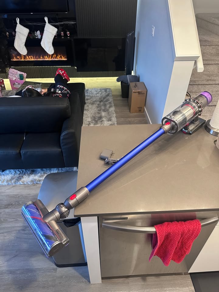 Dyson V11 (Blue) Vacuum | LIKE NEW