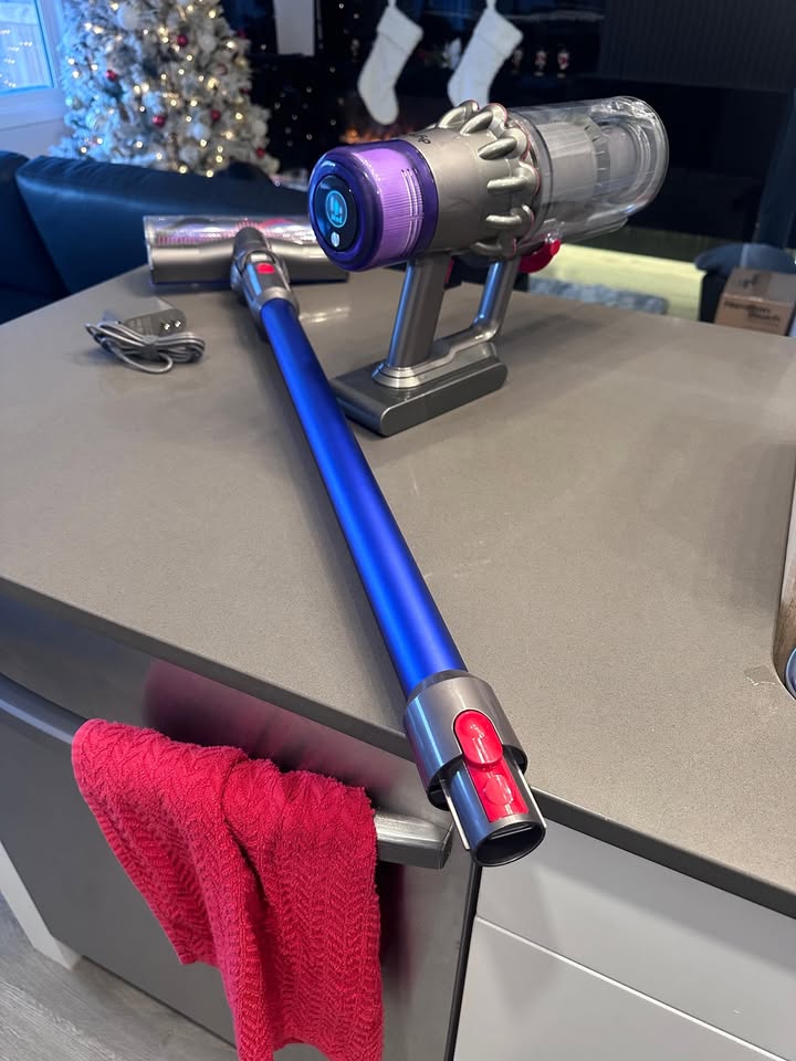 Dyson V11 (Blue) Vacuum | LIKE NEW