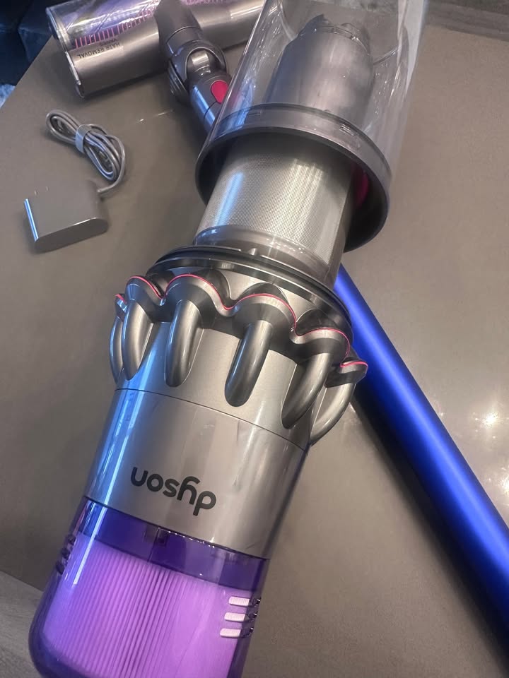 Dyson V11 (Blue) Vacuum | LIKE NEW