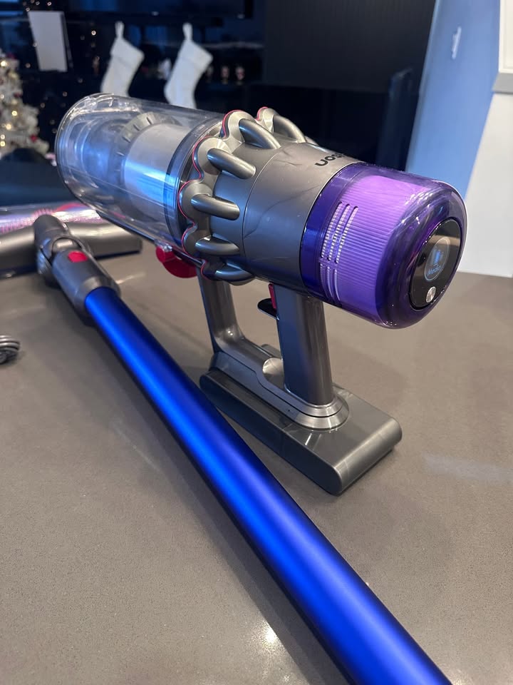 Dyson V11 (Blue) Vacuum | LIKE NEW