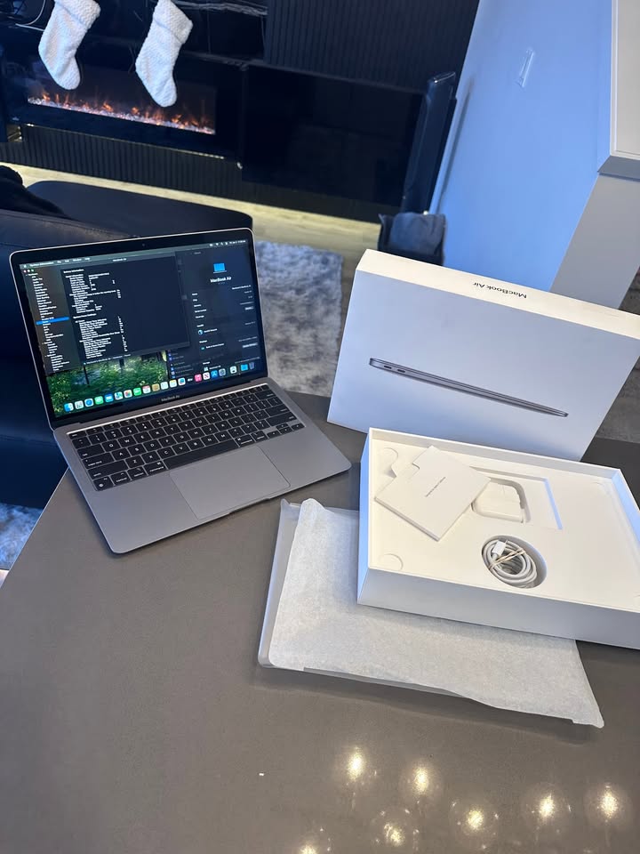 2020 Apple Macbook Air Space Grey- M1/ English 100% Batt macOS Sequoia