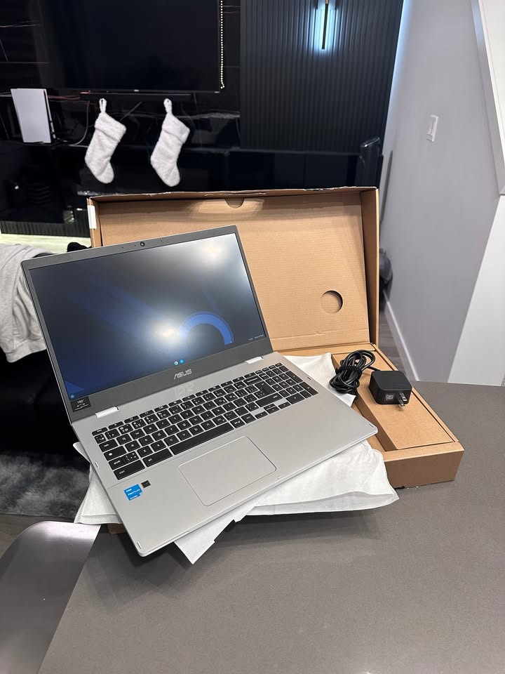 ASUS Chromebook 15.6" Full HD NanoEdge Display, Intel QUAD Core, 64GB, Chrome OS