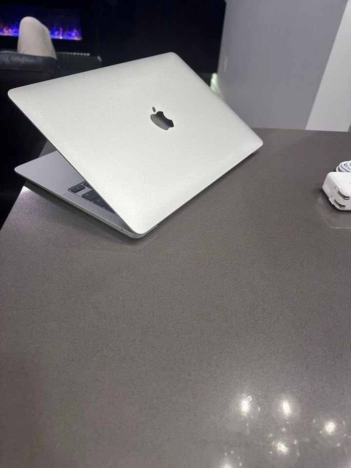 2020 Apple Macbook Air- M1/ English & Chinese (Zhuyin)Keyboard $650
