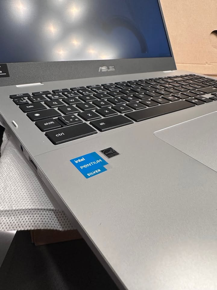 ASUS Chromebook 15.6" Full HD NanoEdge Display, Intel QUAD Core, 64GB, Chrome OS