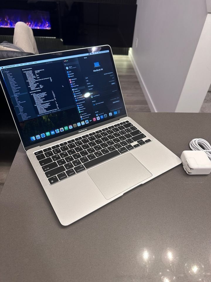 2020 Apple Macbook Air- M1/ English & Chinese (Zhuyin)Keyboard $650