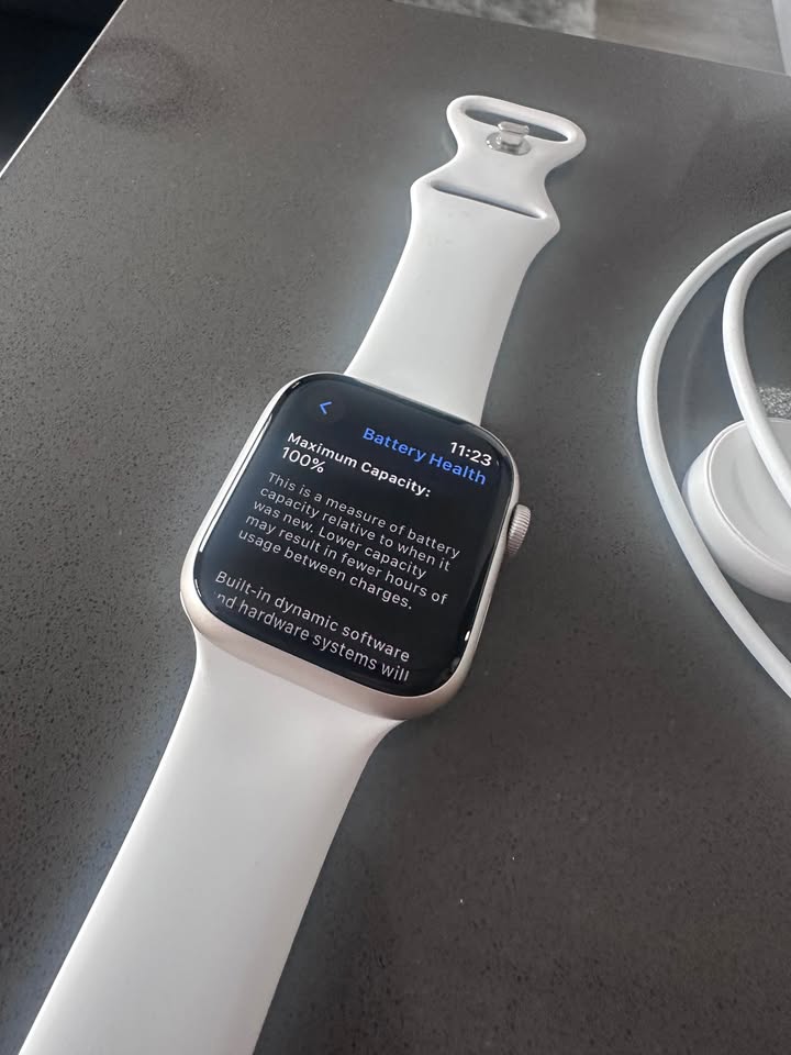 Apple Watch Series 7 (Cellular) 45mm Starlight + Charger & 6 Bands