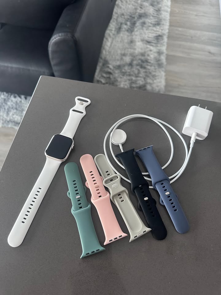 Apple Watch Series 7 (Cellular) 45mm Starlight + Charger & 6 Bands