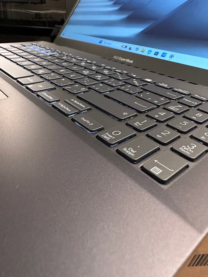 Late 2023-ASUS Expertbook B5 / 16" / Intel i5 13th Gen 12 CORE / 16GB / SSD / WIN 11 PRO