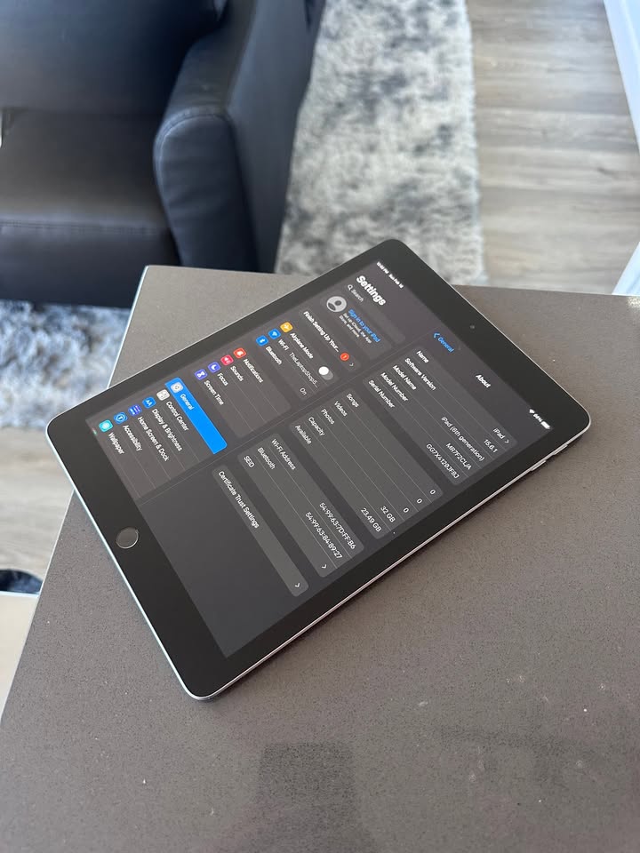 Apple iPad 32GB 6th Gen (Wi-Fi) Space Grey