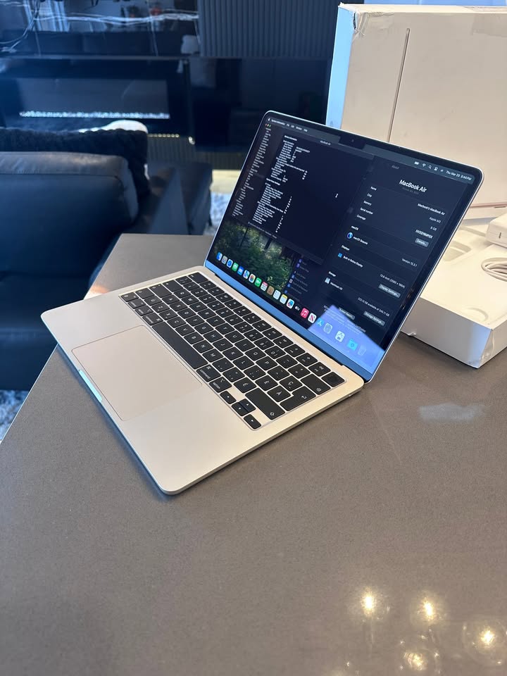 2024 Apple Macbook Air 13.6"/ M3 /100% Battery/2 Cycles/ $999