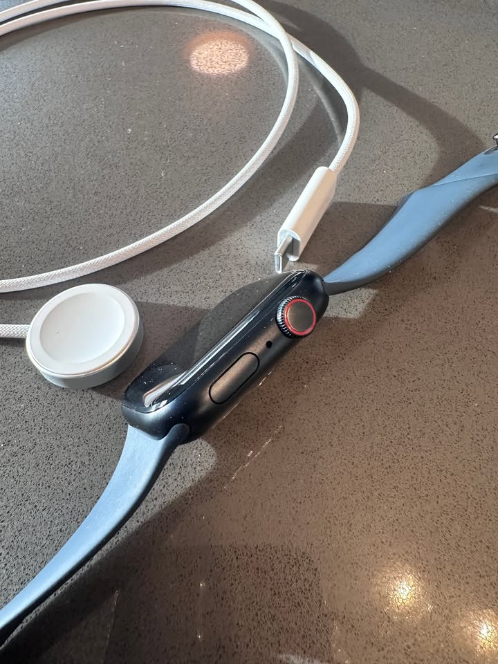 Apple Watch Series 9 (GPS + Cellular) 45mm Midnight / 100% Battery