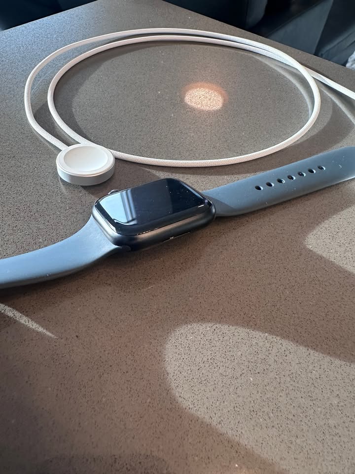 Apple Watch Series 9 (GPS + Cellular) 45mm Midnight / 100% Battery
