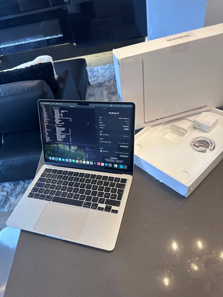 2024 Apple Macbook Air 13.6"/ M3 /100% Battery/2 Cycles/ $999