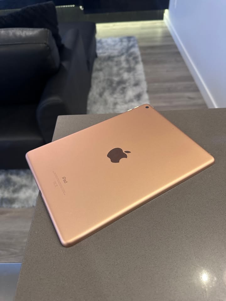 Apple iPad 128GB 6th Gen (Wi-Fi) GOLD