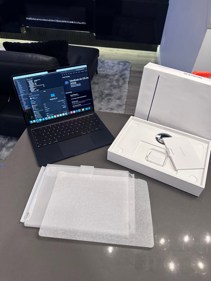 2024 Apple Macbook Air 13.6"/ M3 /100% Battery/1 Cycle!/WARRANTY Aug 15, 2025