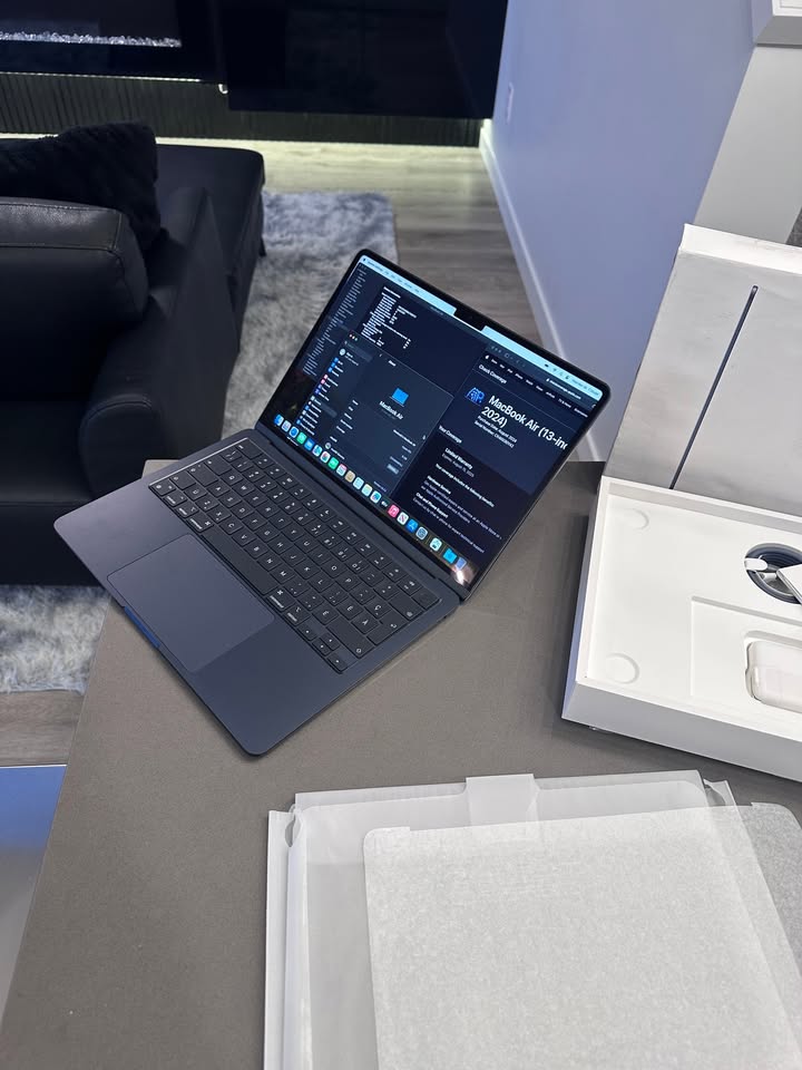 2024 Apple Macbook Air 13.6"/ M3 /100% Battery/1 Cycle!/WARRANTY Aug 15, 2025