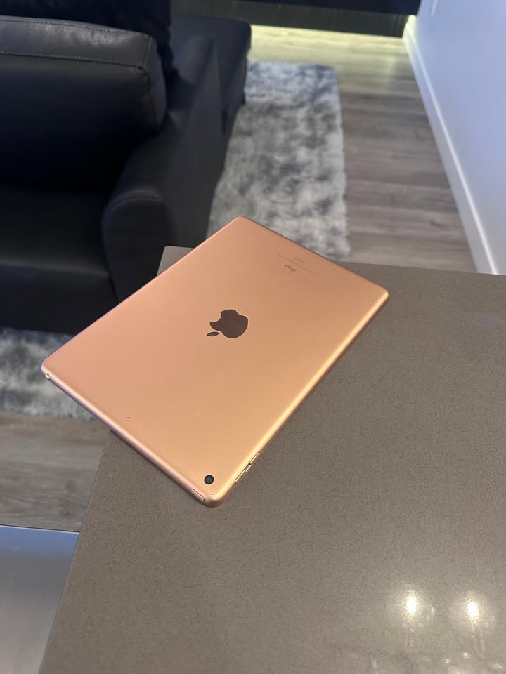 Apple iPad 128GB 6th Gen (Wi-Fi) GOLD
