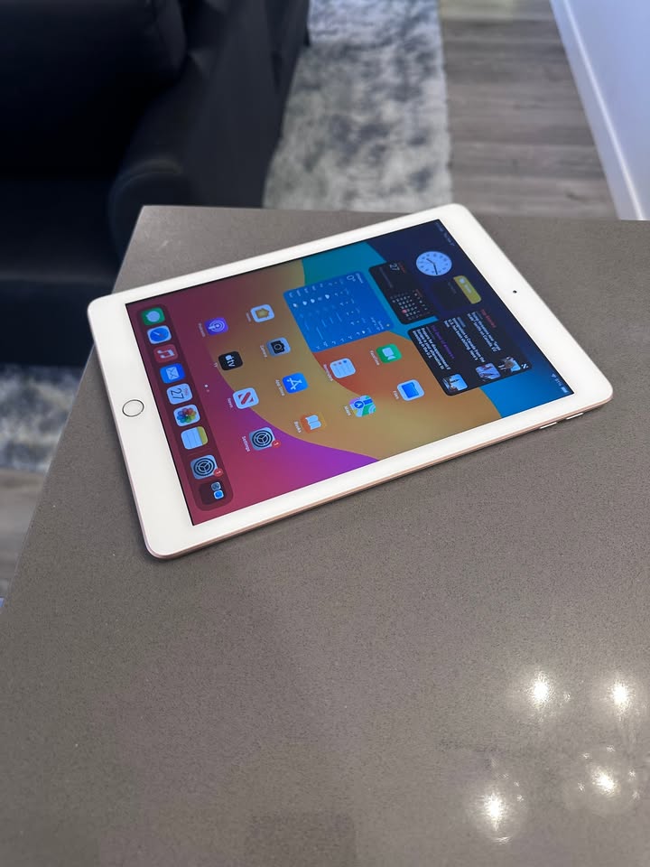 Apple iPad 128GB 6th Gen (Wi-Fi) GOLD