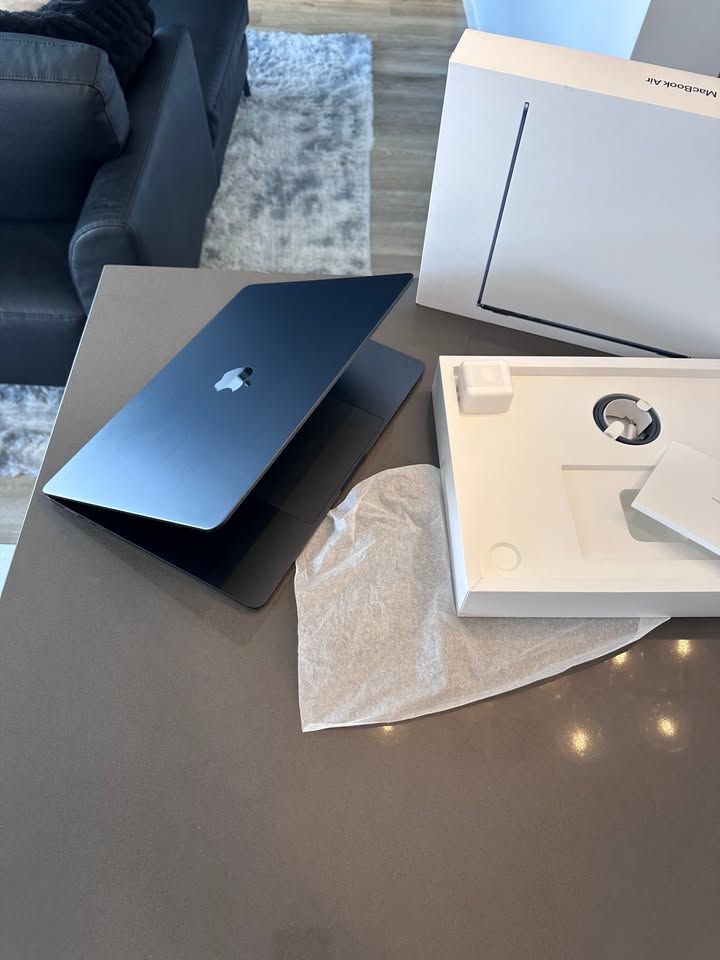 2023 Apple Macbook Air 15" Midnight/ M2 - 8 CORE/Sequoia/Box