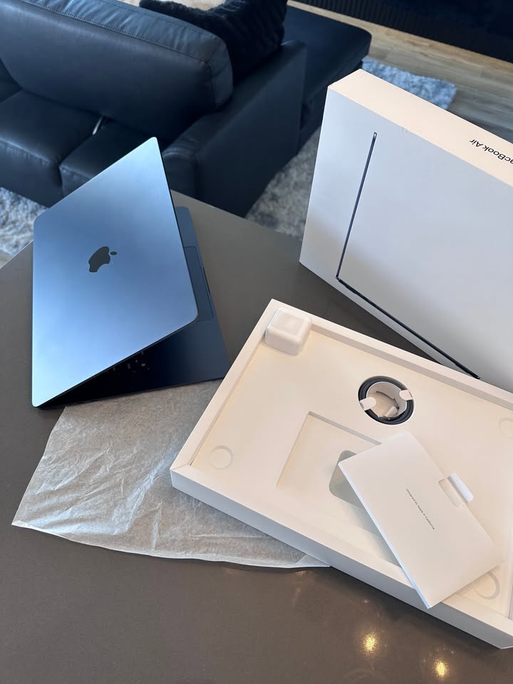 2023 Apple Macbook Air 15" Midnight/ M2 - 8 CORE/Sequoia/Box