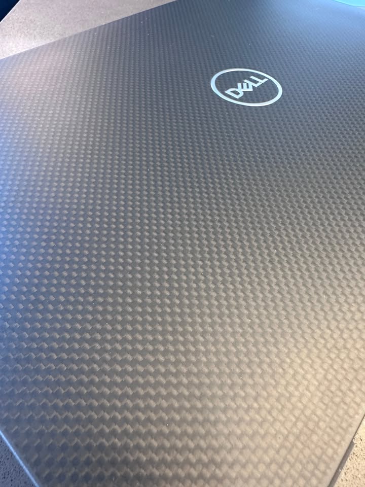 Dell Latitude 14" Laptop - Intel Core i5-10310U QUAD Core- SSD - 16 GB RAM - Carbon Fiber