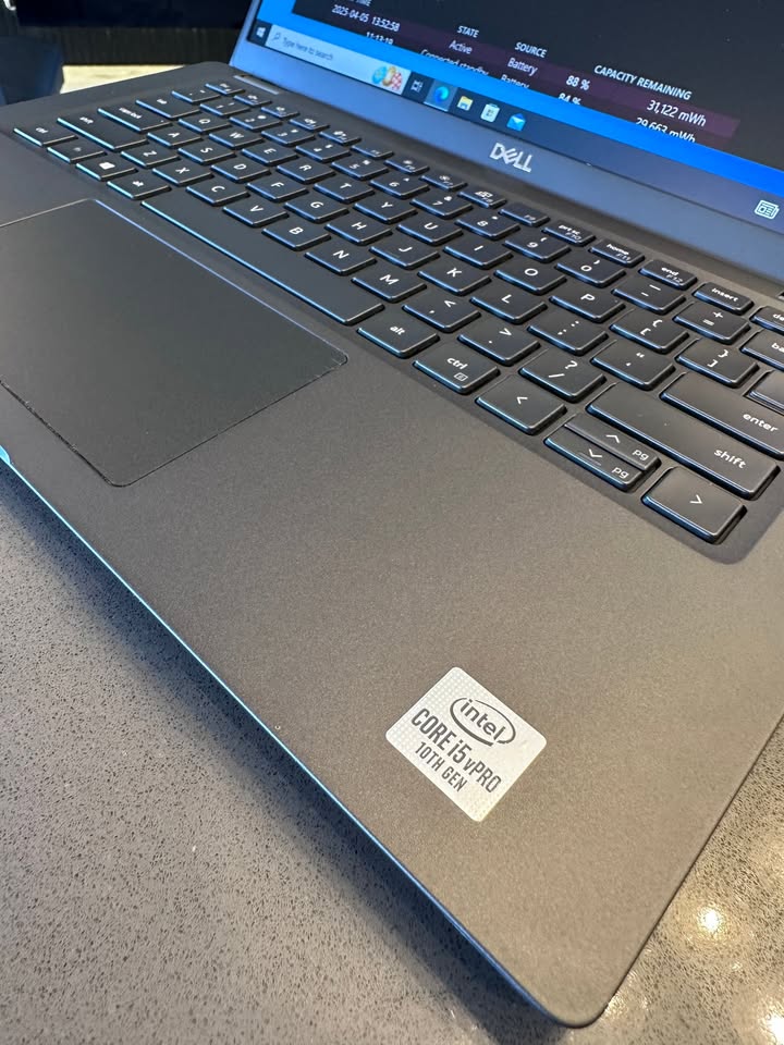 Dell Latitude 14" Laptop - Intel Core i5-10310U QUAD Core- SSD - 16 GB RAM - Carbon Fiber