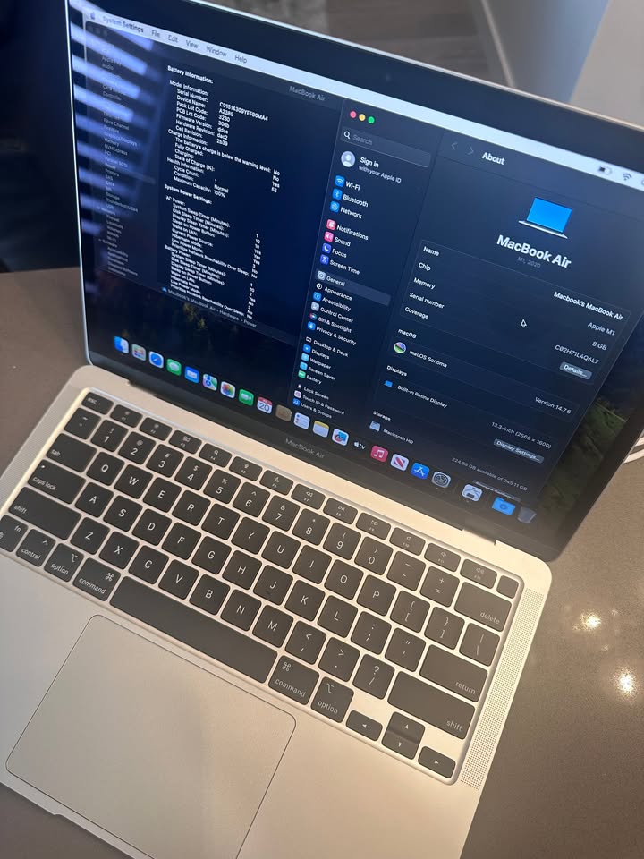 2020 Apple Macbook Air Silver- M1/ English 100% Batt macOS Sonoma