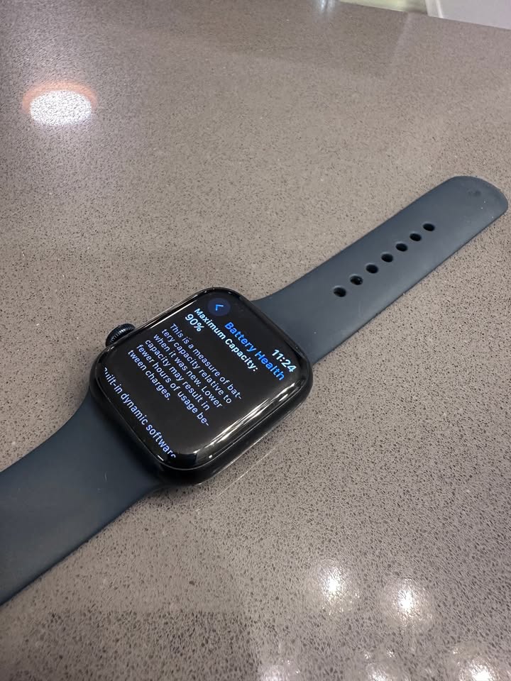 Apple Watch Series 8 GPS Aluminum 41mm + Charger